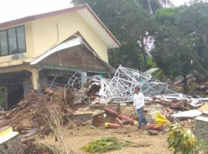 Hari Pertama Kerja, Jokowi Jenguk Korban Tsunami Di Lampung Selatan