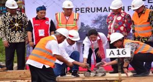 Presiden Jokowi Bangun Rumah untuk Komunitas Pencukur Rambut di Garut