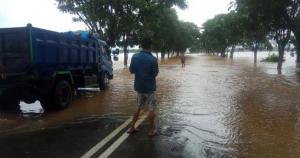 Basarnas Makassar : Banjir Sudah Mulai Surut, Pencarian Korban Hilang Masih Terus Dilakukan