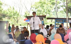 Presiden Jokowi Beberkan Kiat Sukses Kepada Ibu-ibu PNM Mekaar