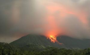 Gunung Karangetan Meletus, Pemkab Evakuasi Warganya