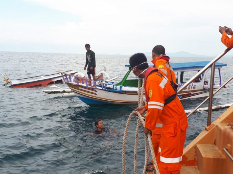 Delapan Orang Korban Sampan Terbalik Diperairan Lombok Sudah Berhasil Dievakuasi