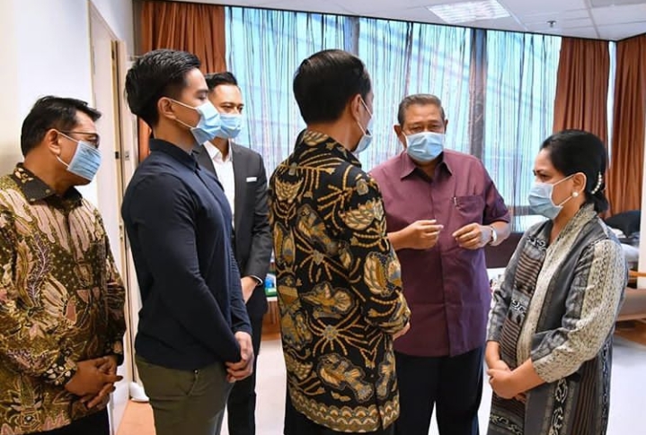 Ke Singapura, Jokowi Beserta Rombongan Jenguk Ibu Ani Yudhoyono 