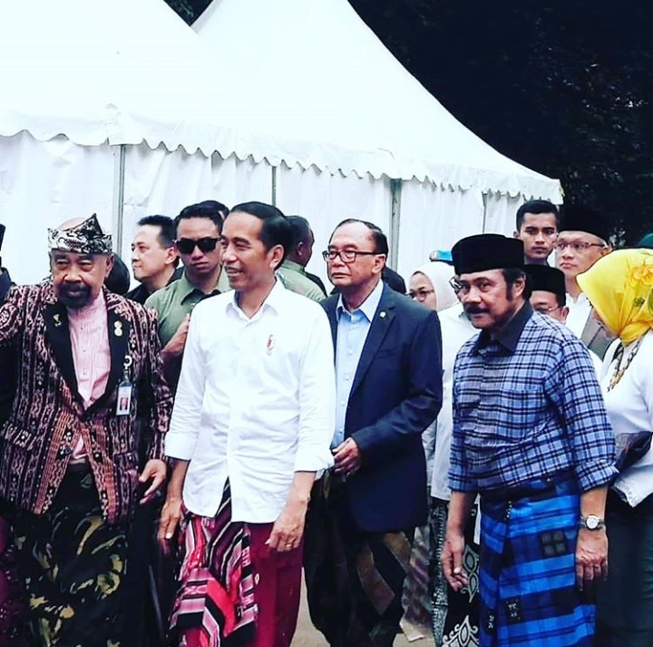Buka Festival Sarung Indonesia 2019, Presiden Jokowi Ajak Masyarakat Pakai Sarung