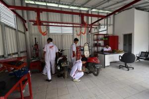 Honda Bangun Bengkel untuk Para pelebur Aki di Bogor
