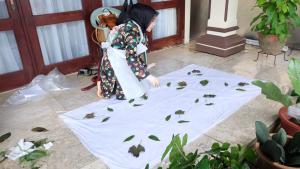 Pembuatan Batik Ecoprint Diminati di Brunei Darussalam