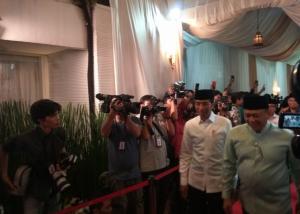 Bukber Di Rumah Ketua DPR, Jokowi Santap Soto Dan Sate 