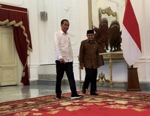 Bertemu Jokowi, BJ Habibie Berikan Ucapan Selamat