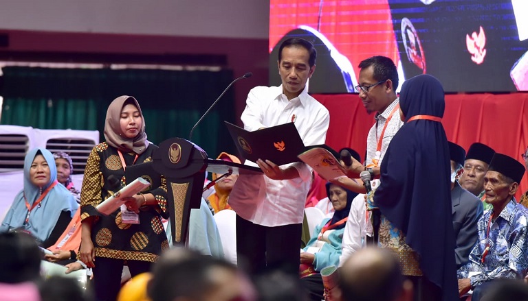 Jokowi: Seluruh Bidang Tanah di Gresik Bersertifikat pada 2024