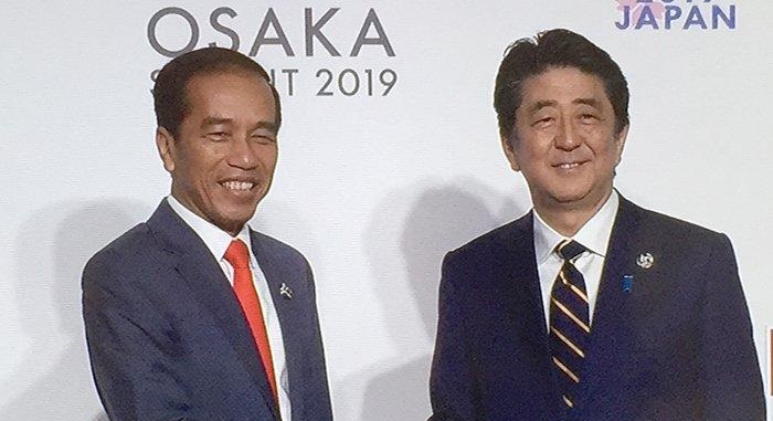 Pertemuan Presiden Jokowi-PM Abe, 1 Menit yang Tak Terlewatkan