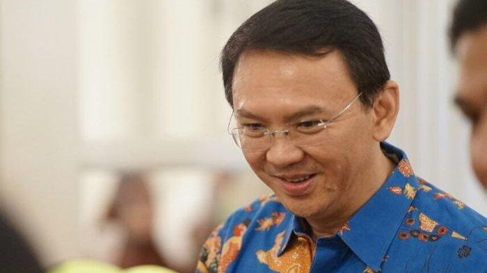 Mantan Gubernur DKI Jakarta Ahok Jajal MRT Pertama Kali