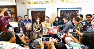 Moeldoko Terima  Permohonan Amnesti Baiq Nuril ke Jokowi