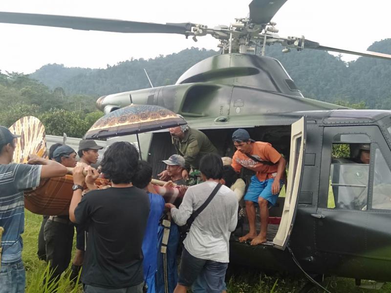 Aksi Heroik Satgas Tinombala Selamatkan Ibu Melahirkan