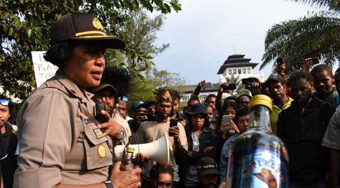 Tolak Pemberian Minuman Keras Oleh Polisi, Mahasiswa Papua : Ini Merendahkan Harga Diri Kami
