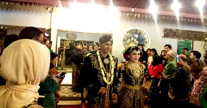 Kemeriahan Resepsi Pernikahan Dimas dan Arista di Rumah Sarwono