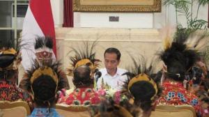 Presiden Jokowi Janji Berikan Pekerjaan Kepada Sarjana Asal Papua Di BUMN