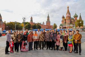 Hari Batik Nasional di Lapangan Merah Moskow