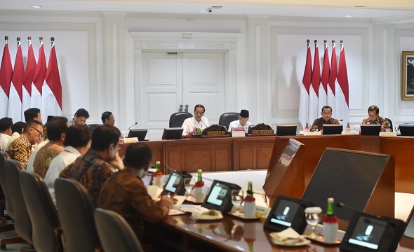 Presiden Jokowi Rapat Terbatas Bahas Urusan Maritim dan Investasi