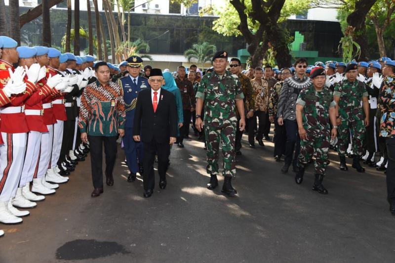 Kasum TNI Sambut Kedatangan Wapres RI di Mako Paspampres