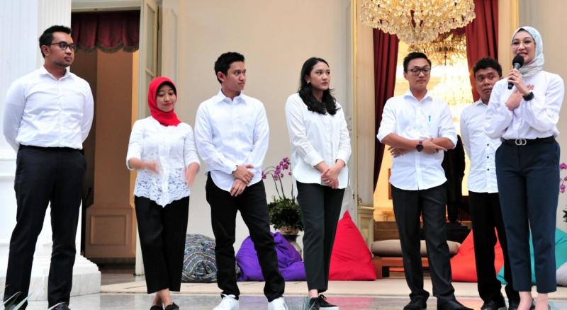 Jokowi Beri Dua Tugas Pertama Untuk Staf Khusus Milenial