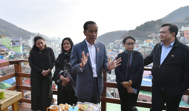 Kunjungi Desa Budaya Gamcheon di Busan, Presiden Jokowi: Bisa Jadi Inspirasi
