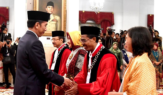 Presiden Jokowi Saksikan Pengucapan Sumpah Dua Hakim Konstitusi