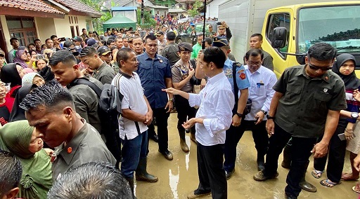 Presiden Jokowi Tinjau Penanganan Bencana Banjir di Sukajaya