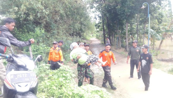 Gubernur Ganjar Pranowo Keliling Pantau Banjir Grobogan