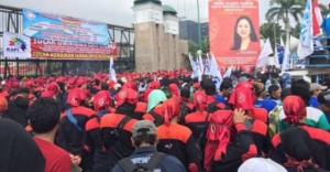 Demo Didepan DPR, Ribuan Buruh Tolak Omnibus Law