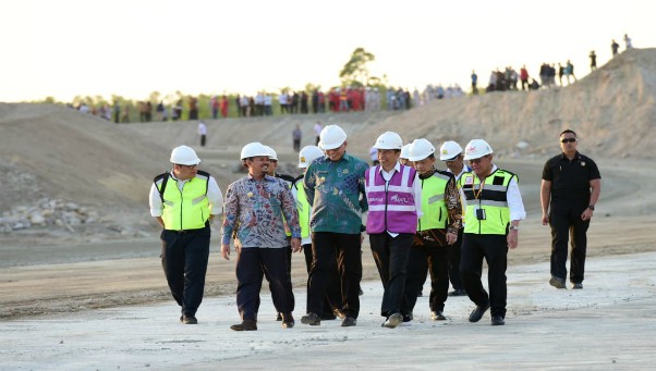 Mendagri Dampingi Presiden Jokowi Tinjau Pembangunan Tol Pertama di Aceh