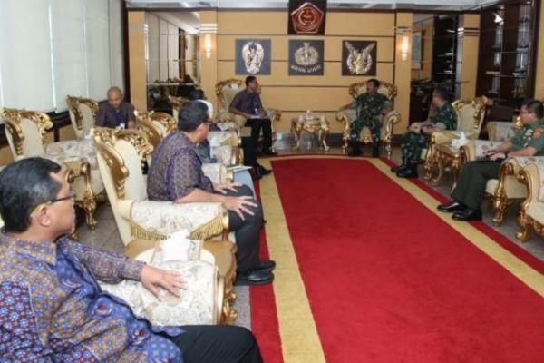 Panglima TNI :  TNI Siap Bantu PLN Amankan Pemasangan Listik di Maluku dan Papua