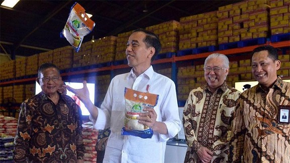 Dadakan, Jokowi Tengok Persediaan Beras Bulog