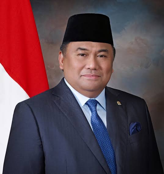 Wakil Ketua DPR RI Rachmat Gobel Berikan Bantuan Perlengkapan Medis ke Gorontalo