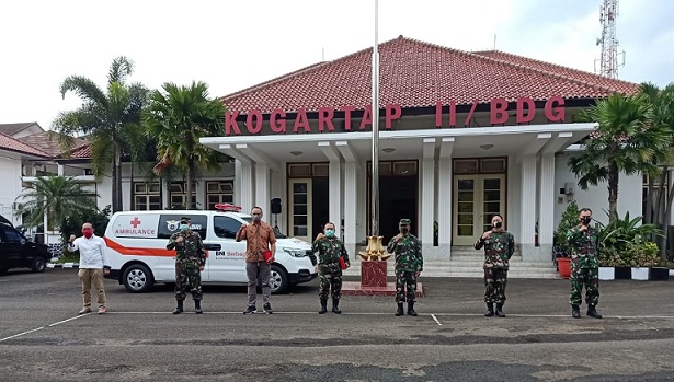 SOKSI Peduli Serahkan Bantuan Automatic Disinfectan Box dan APD untuk Kasgar II Bandung