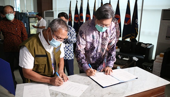 Negara dan Komunitas Internasional Bantu Indonesia Lawan COVID-19