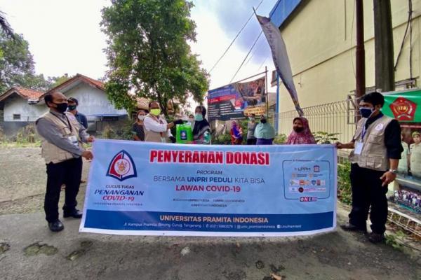 Gugus Tugas Penanganan Covid-19 UNPRI, Bagikan Sembako serta APD kepada Masyarakat dan Tim Medis Tangerang