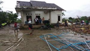 Angin Puting Beliung Menerjang Lampung, Ratusan Rumah Warga Rusak Parah