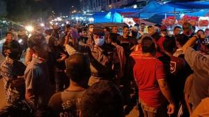 Tidak Percaya Pemerintah! Warga di Dumai Riau Usir Petugas PSBB, Blokade Dibuang