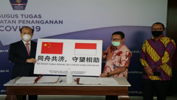  Pemerintah Tiongkok Serahkan Bantuan Kemanusian Penanganan Covid-19 di Indonesia