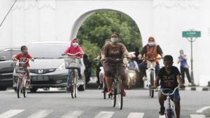 Ingatkan Bahaya Bersepeda Memakai Masker, Sri Sultan : Bisa Bye-bye