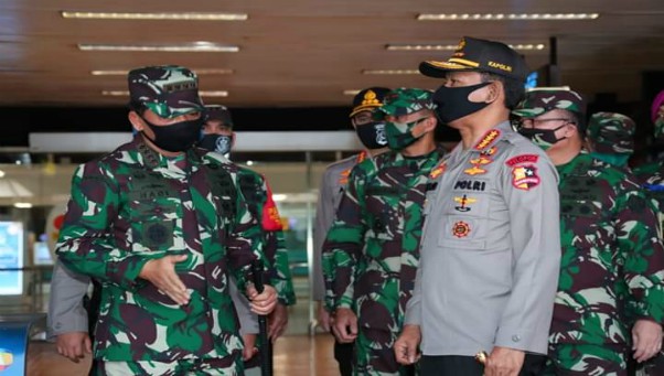 Panglima TNI Bersama Kapolri Tinjau Pasar Tanah Abang dan Bandara Soekarno-Hatta