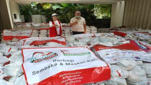 Relawan Anak Bangsa dan Pertiwi Indonesia Bagi Sembako untuk Masyarakat Terkena Dampak Covid-19