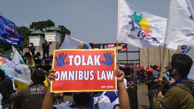 Serikat Buruh: RUU Omnibus Law Lebih Berbahaya dari Virus Corona