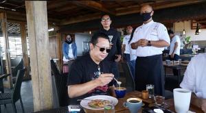 Kunjungi Cafe di Bali Era Pandemi, Bamsoet: Jangan Anak Tirikan Turis Domestik