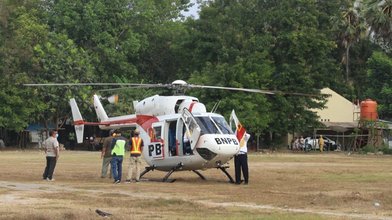 Helikopter Bantuan Jokowi Bawa 198 Spesimen Swab dari Pulau Sumba ke Kupang