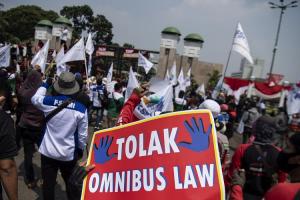 Unjuk Rasa Mahasiswa di Banten Tolak Omnibus Law Rusuh, Dua Polisi Terluka