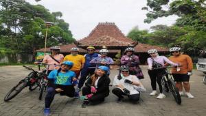 Selebriti Ibukota  Wanda Hamida dan Team Gowes Akhir Pekan di Kota Bogor