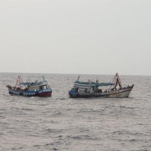 TNI AL Kembali Tangkap Dua Kapal Ikan Berbendera Vietnam di Laut Natuna Utara