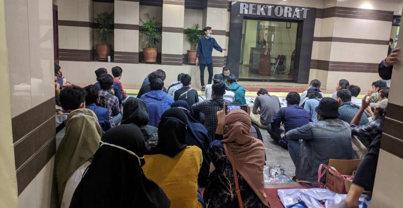 Tuntut Keadilan, Mahasiswa UIN Jakarta Geruduk Ruang Rektor