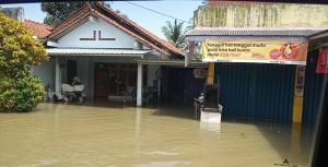 Pengungsi Banjir Cilacap Bertambah, Dua Warga Terjangkit COVID-19